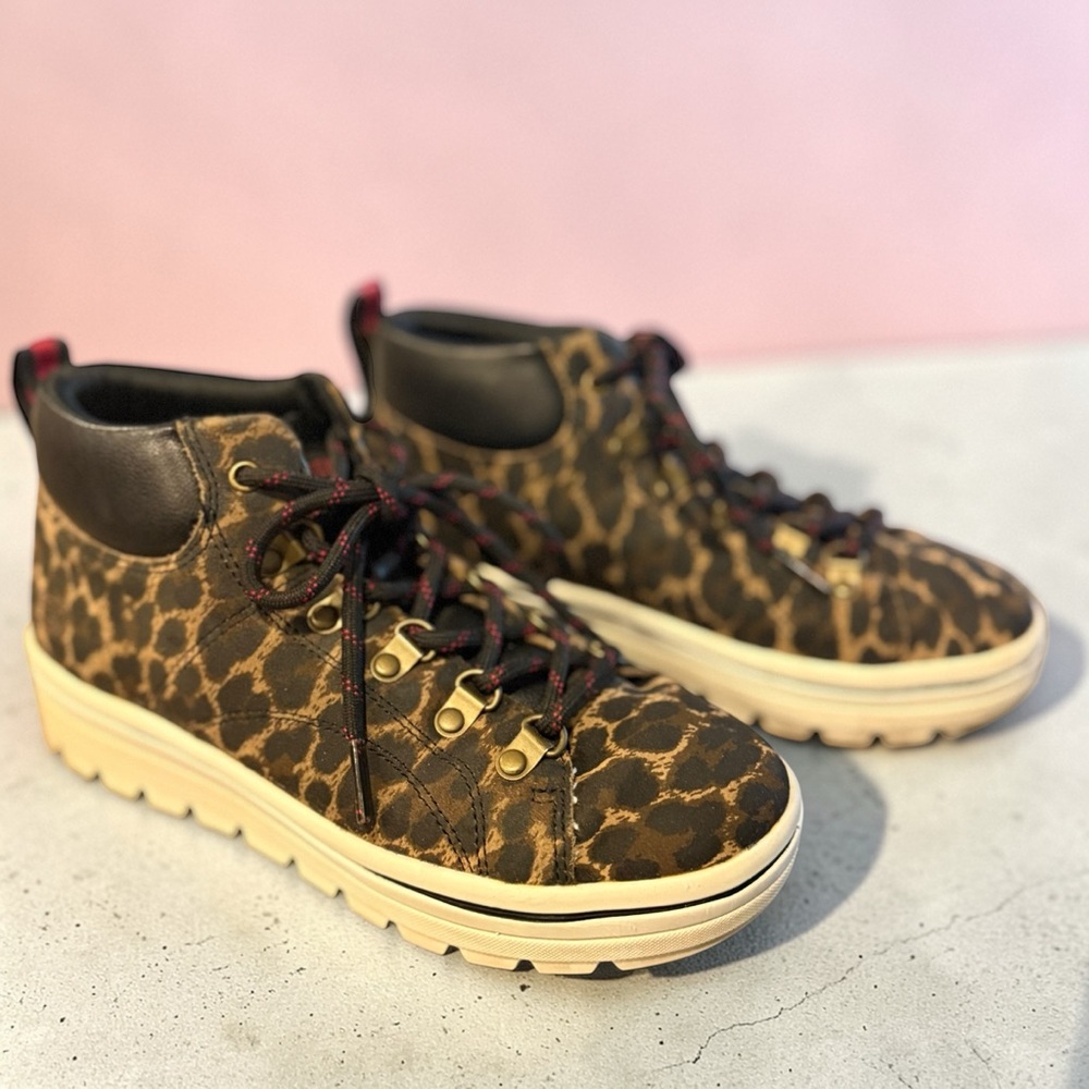Skechers Leopard Print Hiker Lace Up Bootie Size 6.5
